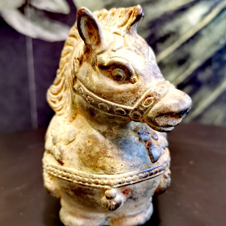 Petit cheval de Bronze, vue de face © Terre de Nuances