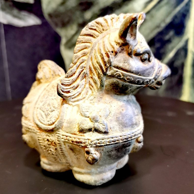 Petit cheval de Bronze, profil gauche © Terre de Nuances