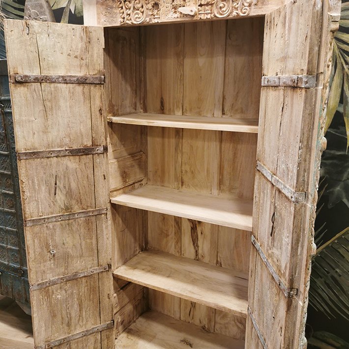 Armoire indienne finition naturelle © Terre de Nuances