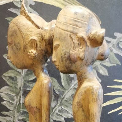 Couple de mariés en Bronze oxydé, profil gauche © Terre de Nuances