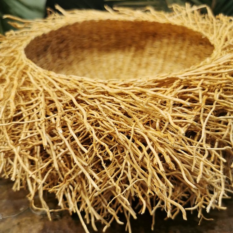 Nid en racines de Vétiver de taille moyenne de Madagascar, vue de près © Terre de Nuances