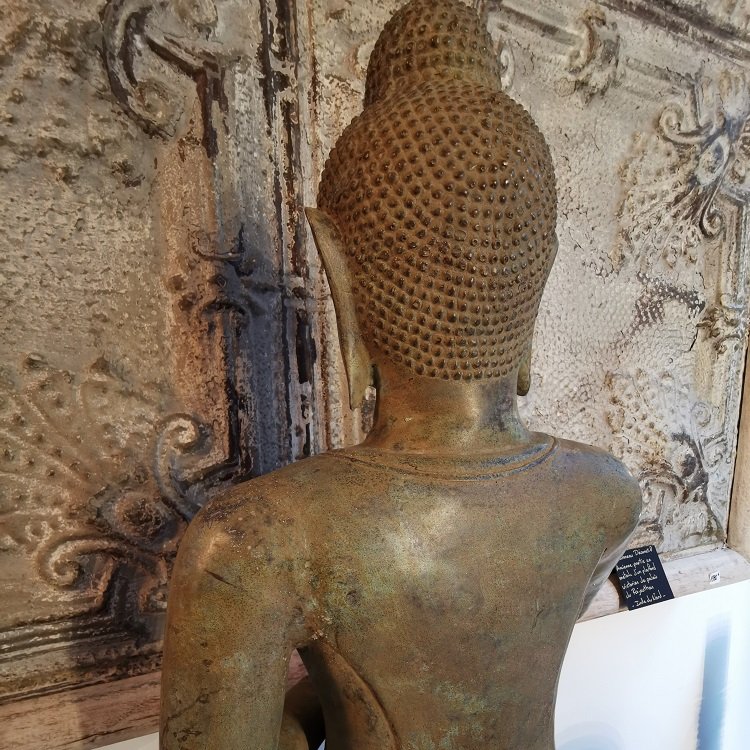 Buste de Bouddha en Bronze sur socle, vue de dos © Terre de Nuances