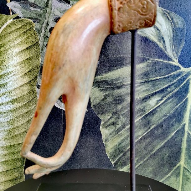 Main de Bouddha en Bronze oxydé, profil gauche © Terre de Nuances